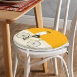 - RealHomes Yuvarlak Fermuarlı Minder - Realhomes  Sarı Krem Zemin Bisikletli Adam Motifli Yuvarlak Fermuarlı Sandalye Minderi Realhomes