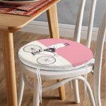 Pembe Krem Zemin Bisikletli Adam Motifli Yuvarlak Fermuarlı Sandalye Minderi Realhomes