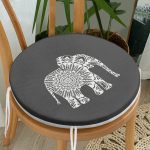 Koyu Füme Zemin Etnik Fil Motifli Yuvarlak Fermuarlı Sandalye Minderi Realhomes