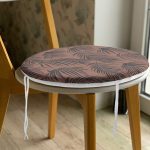 Kahve Zemin Siyah Tüy Tasarımlı Yuvarlak Fermuarlı Sandalye Minderi Realhomes