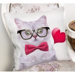 - K225-Gorsel-1 - Realhomes Kedili Dijital Baskılı Dekoratif Yastık Kırlent Kılıfı Realhomes