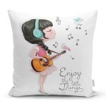 Şarkı Söyleyen Kız Desenli Dijital Baskılı Kırlent Kılıfı Realhomes