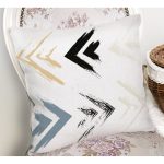 - K2384-Gorsel-1 - Realhomes  Siyah Mavi Ok Temalı Yaprak Çizimi Kırlent Kılıfı Realhomes