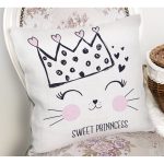 - K2569-Gorsel-1 - Realhomes  Taç Motifli Kalp Desenli Modern Yastık Kılıfı Realhomes