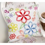 - K4830-Gorsel-1 - Realhomes  Realhomes Beyaz Zeminli Rengarenk Çiçekler Dijital Baskılı Modern Yastık Kılıfı Realhomes
