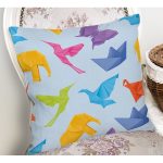 - K4832-Gorsel-1 - Realhomes  Realhomes Mavi Zeminli Origami Sanatı Dijital Baskılı Modern Yastık Kılıfı Realhomes