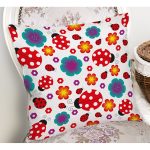 - K4839-Gorsel-1 - Realhomes Realhomes Beyaz Zeminde Uğurböceği Dijital Baskılı Modern Yastık Kılıfı Realhomes