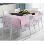 - Masa-5308pembe-Gorsel - Realhomes  Pembe Zemin Üzerinde Soyut Yaprak Çizimli Dekoratif Masa Örtüsü Realhomes