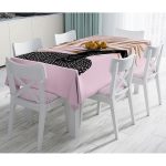 Pembe Zemin Üzerinde Gold Yaprak Motifli Dekoratif Masa Örtüsü Realhomes