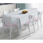 - Masa-5349-Gorsel - Realhomes  Mavi Zemin Üzerinde Beyaz Kırmızı Çiçek Tasarımlı Dekoratif Masa Örtüsü Realhomes