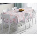 Renkli Zemin Üzerinde Tropikal Pembe Beyaz Yaprak Desenli Masa Örtüsü Realhomes