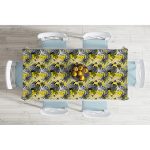 - Masa-5367-Gorsel-1 - Realhomes  Sarı Zemin Üzerinde Beyaz Ve Gri Yaprak Motifli Masa Örtüsü Realhomes