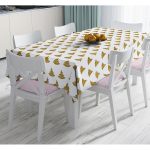 - Masa-7142-Gorsel - Realhomes  Beyaz Zeminde Gold Renkli Çam Ağacı Desenli Dijital Baskılı Modern Masa Örtüsü Realhomes