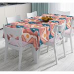 - Masa-7191-Gorsel - Realhomes  Gri Siyah Zemin Üzerinde Gold Detaylı Çizim Desenli Dijital Baskılı Modern Masa Örtüsü Realhomes