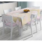 - Masa-7198-Gorsel - Realhomes  Renkli Zemin Üzerinde Üçgen Desenli Dijital Baskılı Modern Masa Örtüsü Realhomes