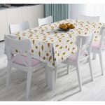 - Masa-7555-Gorsel - Realhomes  Beyaz Zemin Üzerinde Gold Renkli Yılbaşı Temalı Dijital Baskılı Modern Masa Örtüsü Realhomes