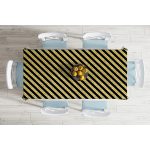 - Masa-7709-Gorsel-1 - Realhomes Gold Zemin Üzerinde Siyah Geometrik Desenli Dijital Baskılı Modern Masa Örtüsü Realhomes