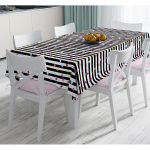 - Masa-8232-Gorsel - Realhomes Beyaz Zemin Üzerinde Yatay Çizgili Renkli Puantiyeli Dijital Baskılı Modern Masa Örtüsü Realhomes