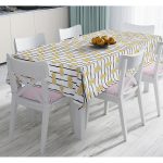 Beyaz Zemin Üzerinde Gold Renkli Ananas Desenli Dijital Baskılı Modern Masa Örtüsü Realhomes