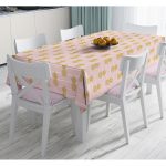 - Masa-8235-Gorsel - Realhomes  Pastel Zemin Üzerinde Gold Renkli Ananas Desenli Dijital Baskılı Modern Masa Örtüsü Realhomes