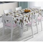 - Masa-8347-Gorsel - Realhomes  Beyaz Zemin Üzerinde Kozalak Desenli Dijital Baskılı Modern Masa Örtüsü Realhomes