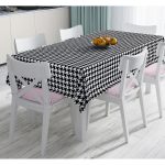 - Masa-8689-Gorsel - Realhomes  Beyaz Zemin Üzerinde Siyah Ekose Desenli Dijital Baskılı Modern Masa Örtüsü Realhomes