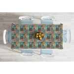 Renkli Zemin Üzerinde Geometrik Desenli Dijital Baskılı Modern Masa Örtüsü Realhomes