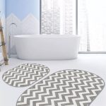 Yılbaşı Temalı Çam Ağaçları Geyik Tasarımlı 2'li Oval Kaymaz Tabanlı Banyo & Mutfak Paspas Takımı Realhomes