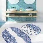 Kırmızı Zeminli Geyik Motifli Yılbaşı Temalı 2'li Oval Kaymaz Tabanlı Banyo & Mutfak Paspas Takımı Realhomes