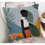 - RealHomes Dijital Baskılı Modern Yastık Kırlent Kılıfı - Realhomes Tropik Yapraklar Zeminli Siyahi Kadın Figürlü Yastık Kırlent Kılıfı Realhomes