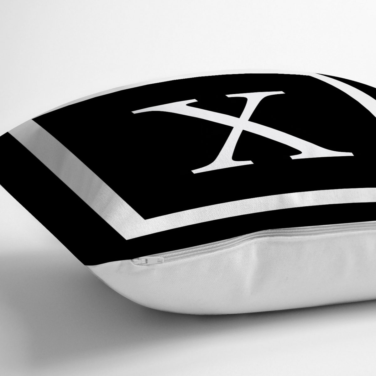 Siyah Zemin Beyaz Çerçeveli X Harfi Dijital Baskılı Kırlent Kılıfı Realhomes