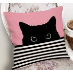 - RealHomes Dijital Baskılı Modern Yastık Kırlent Kılıfı - Realhomes Pembe Zemin Çizgili Motif Kara Kedi Tasarımlı Modern Yastık Kırlent Kılıfı Realhomes