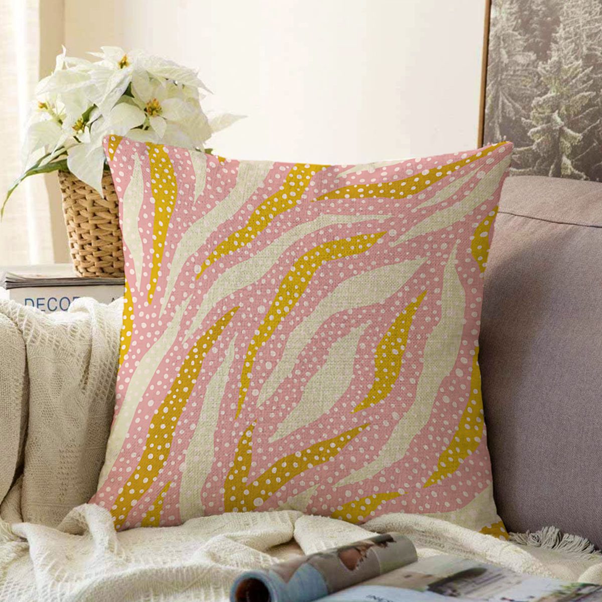 Pembe Zemin Puantiyeli Zebra Desen Motifli Raşel Kadife Yastık Kırlent Kılıfı Realhomes