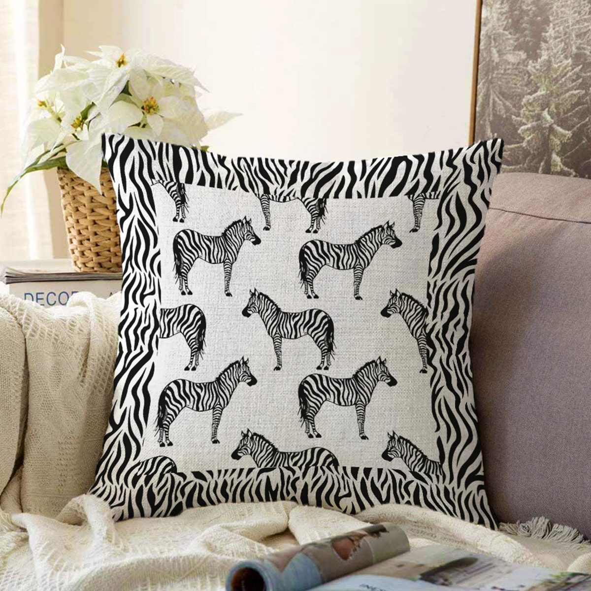 Zebra Çerçeveli Zebra Desenli Dijital Baskılı Dekoratif Raşel Kadife Yastık Kırlent Kılıfı Realhomes