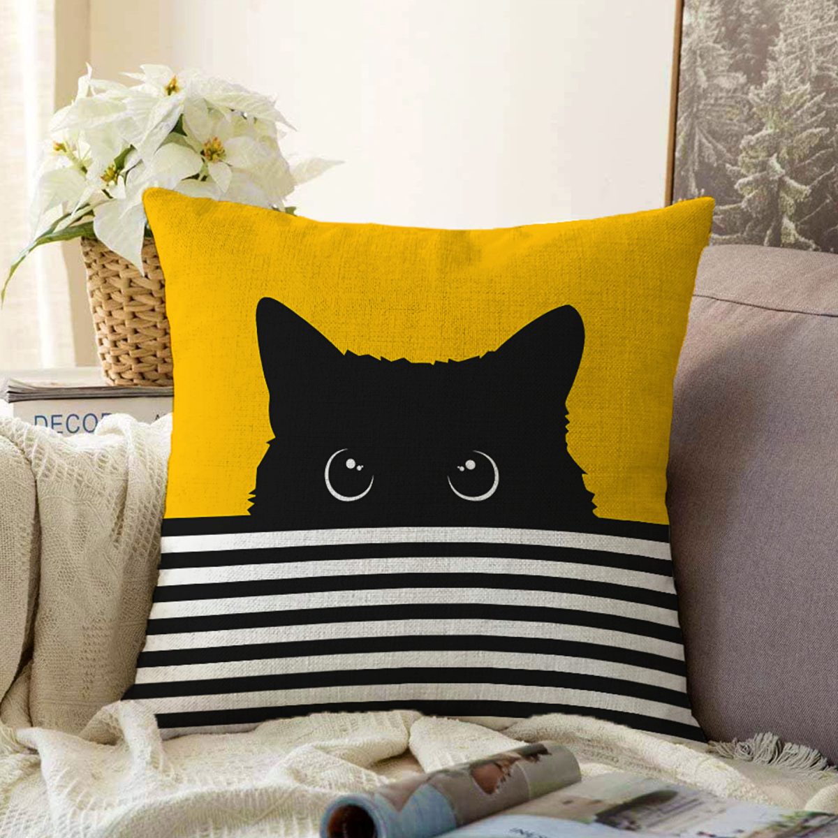 Sarı Zemin Çizgili Motif Kara Kedi Tasarımlı Modern Şönil Yastık Kırlent Kılıfı Realhomes