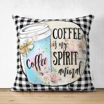 - RealHomes Çift Tarafı Dijital Baskılı Süet Yastık Kırlent Kılıfı - Realhomes Siyah Beyaz Ekose Motifli Coffee Temalı Modern Süet Yastık Kırlent Kılıfı Realhomes