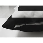 Siyah Zemin Beyaz Çerçeveli Q Harfi Dijital Baskılı Süet Yastık Kırlent Kılıfı Realhomes