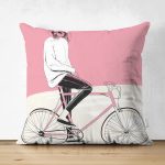 - RealHomes Çift Tarafı Dijital Baskılı Süet Yastık Kırlent Kılıfı - Realhomes Pembe Krem Zemin Bisikletli Adam Motifli Süet Yastık Kırlent Kılıfı Realhomes
