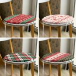 4'lü Kırmızı Yeşil Renk Tonlarında Geyik ve Ekose Temalı Yuvarlak Fermuarlı Sandalye Minderi Seti Realhomes