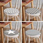 - RealHomes Yuvarlak Fermuarlı Sandalye Minderi - Realhomes  4'lü Gri Zigzag ve Yıldız Motifli Yuvarlak Fermuarlı Sandalye Minderi Seti Realhomes