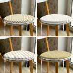 - RealHomes Yuvarlak Fermuarlı Sandalye Minderi - Realhomes  4'lü Renkli Zemin Üzerinde Gold Detaylı Geometrik Desenli Modern Yuvarlak Fermuarlı Sandalye Minderi Seti Realhomes