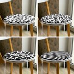 - RealHomes Yuvarlak Fermuarlı Sandalye Minderi - Realhomes  4'lü Beyaz Zemin Üzerinde Zebra Desenli Modern Yuvarlak Fermuarlı Sandalye Minderi Seti Realhomes