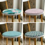 - RealHomes Yuvarlak Fermuarlı Sandalye Minderi - Realhomes  4'lü Renkli Zemin Üzerinde Yaprak Desenli Modern Yuvarlak Fermuarlı Sandalye Minderi Seti Realhomes