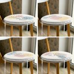 4'lü Renkli Zemin Üzerinde Onedraw Çizimli Modern Yuvarlak Fermuarlı Sandalye Minderi Seti Realhomes