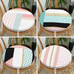 - RealHomes Yuvarlak Fermuarlı Sandalye Minderi - Realhomes  4'lü Beyaz Zemin Üzerinde Gold Detaylı Geometrik Desenli Modern Yuvarlak Fermuarlı Sandalye Minderi Seti Realhomes