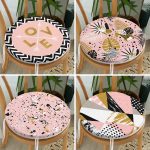 - RealHomes Yuvarlak Fermuarlı Sandalye Minderi - Realhomes  4'lü Renkli Zemin Üzerinde Gold Detaylı Yaprak Desenli Modern Yuvarlak Fermuarlı Sandalye Minderi Seti Realhomes