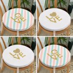 - RealHomes Yuvarlak Fermuarlı Sandalye Minderi - Realhomes 4'lü Beyaz Zemin Üzerinde Gold Detaylı Love Yazılı Modern Yuvarlak Fermuarlı Sandalye Minderi Seti Realhomes