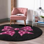 - RealHomes Dijital Baskılı Kaymaz Tabanlı Comfort Yuvarlak Halı - Realhomes Siyah Zemin Pembe Kurdele Tasarımlı Dijital Baskılı Çocuk ve Genç Odası Yıkanabilir Kaymaz Tabanlı Yuvarlak Halı Realhomes