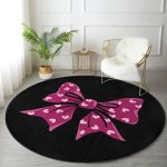 - RealHomes Dijital Baskılı Kaymaz Tabanlı Comfort Yuvarlak Halı - Realhomes Siyah Zemin Pembe Kurdele Tasarımlı Dijital Baskılı Çocuk ve Genç Odası Yıkanabilir Kaymaz Tabanlı Yuvarlak Halı Realhomes