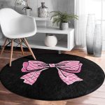 - RealHomes Dijital Baskılı Kaymaz Tabanlı Comfort Yuvarlak Halı - Realhomes  Siyah Zemin Pembe Kurdele Tasarımlı Dijital Baskılı Çocuk ve Genç Odası Yıkanabilir Kaymaz Tabanlı Yuvarlak Halı Realhomes